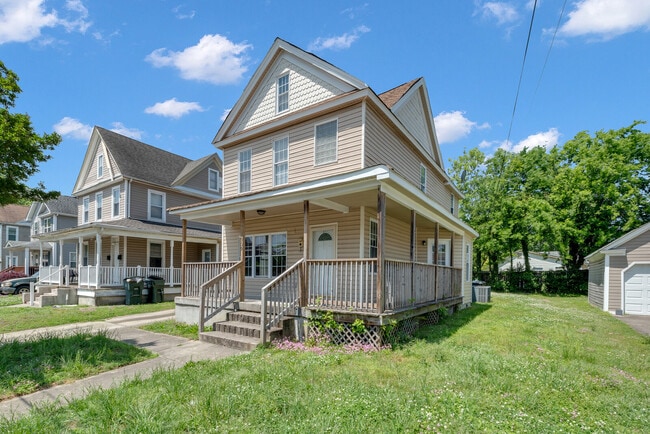 Building Photo - 1009 Elkin St