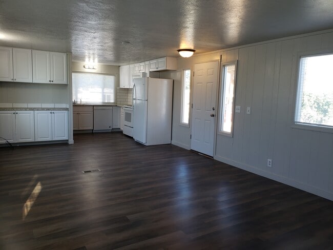 Photo - 121 Teakwood St