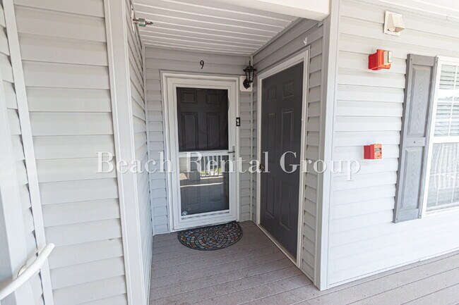 Photo - End Unit with Screened Balcony Unit 1709