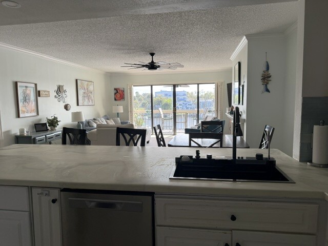 Kitchen is great for entertaining - 2220 Front St Unit Melbourne Condo