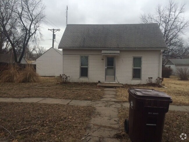 Building Photo - $795 - 3 bed 1 bath - Single Family Home