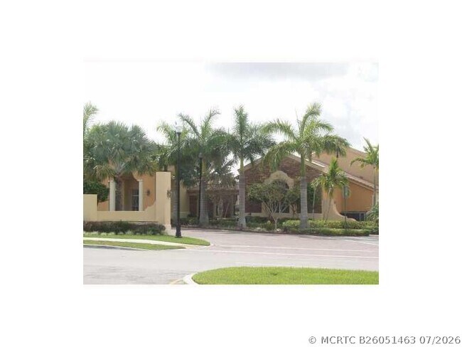 1570 NE 33rd Rd Unit 201