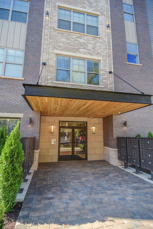 Luxury Rental With Private Parking
