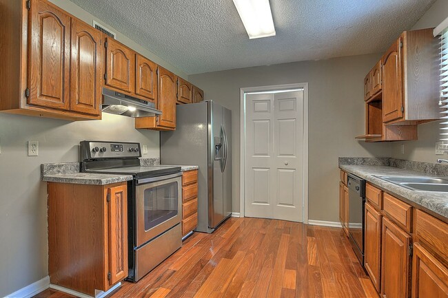 Photo - 206 Windridge Colony