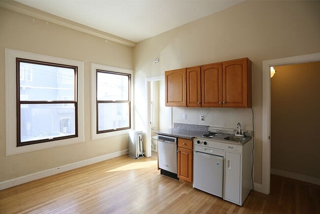 Photo - OPEN HOUSE: Thursday (1/22) 7:15pm-7:30pm Renovated studio in Central Richmond, H/W Floors, Share...