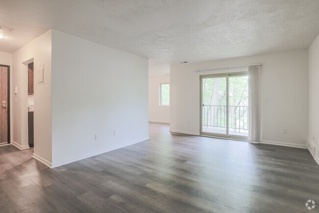 2HAB, 1,5BA - Deluxe - 1,126 ft² - Sala de estar - Lake Forest Apartments
