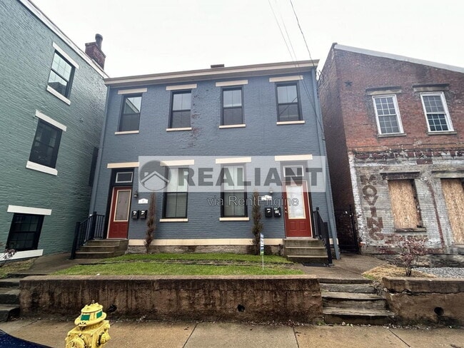 Building Photo - 15 W 8th St Unit Apartment 2