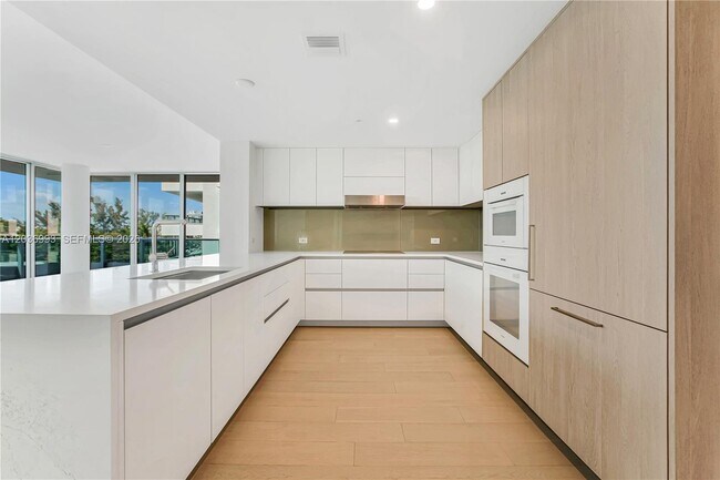 9221 E Bay Harbor Dr Unit 512