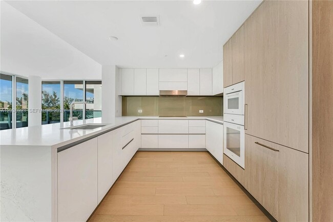 Photo - 9221 E Bay Harbor Dr Unit 512