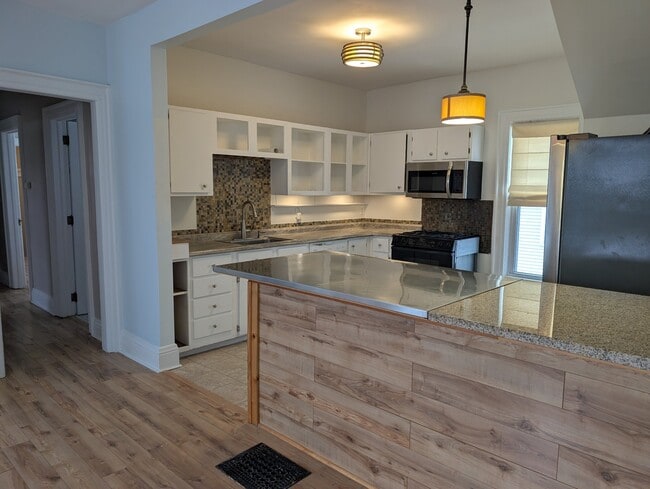 Photo - 5313 Broadway Unit 1