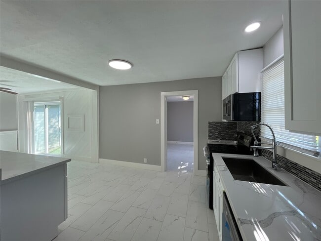 Building Photo - 19506 Old Galveston Rd Rental