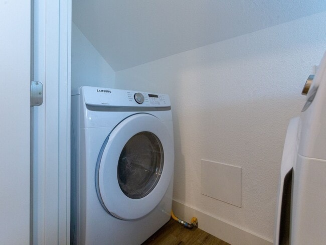 Photo - 4215 N Colonial Ave Unit Upper