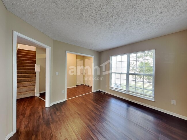 Photo - 512 Longview St