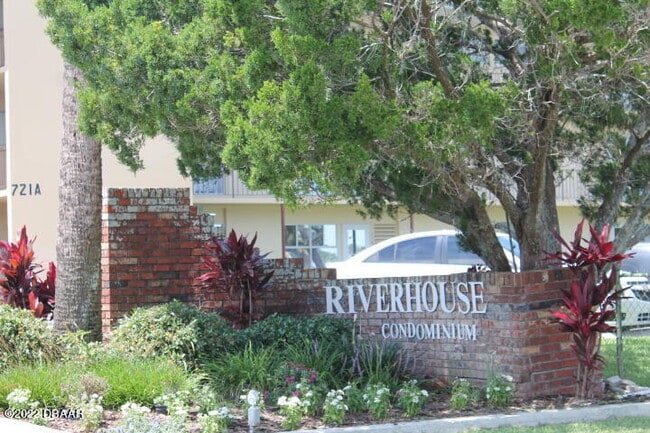 Building Photo - 719 S Beach St Unit 304