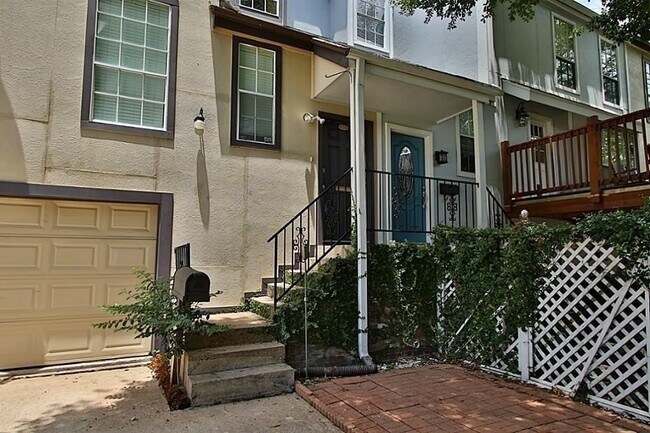 Building Photo - 814 Knox St Unit C