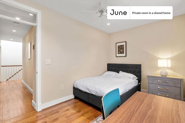 Room in Shared 3 bed/3 bath home in Capitol Hill
