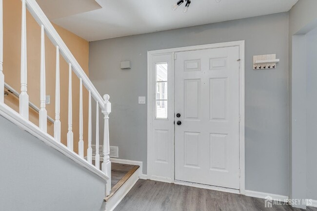 Photo - 45 Stratford Ln