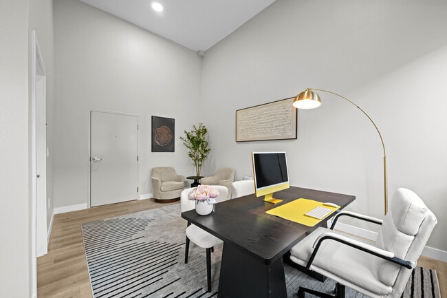 Photo - 4347 Woodlawn Ave Unit 204