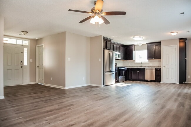 Photo - 9912 Peppermint Ln