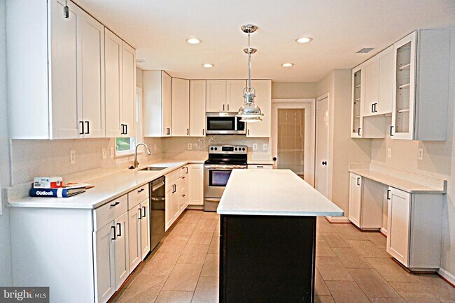 Photo - 6770 Surreywood Ln