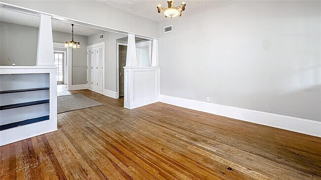 Photo - 1826 Park Lake St