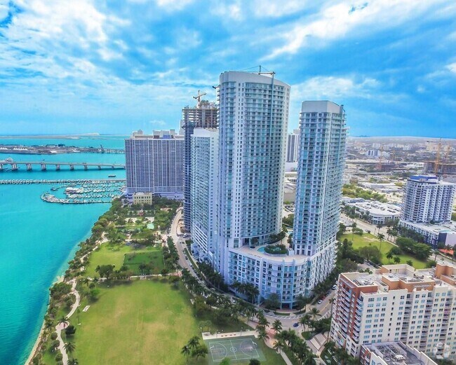 Building Photo - 1900 N Bayshore Dr Unit 4108 Rental