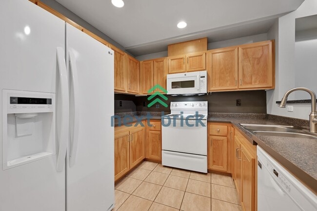 Photo - "Charming 1-Bedroom Condo in Redmond: Cozy Living with Modern Comfort at 641 Sq Ft!" Unit 107
