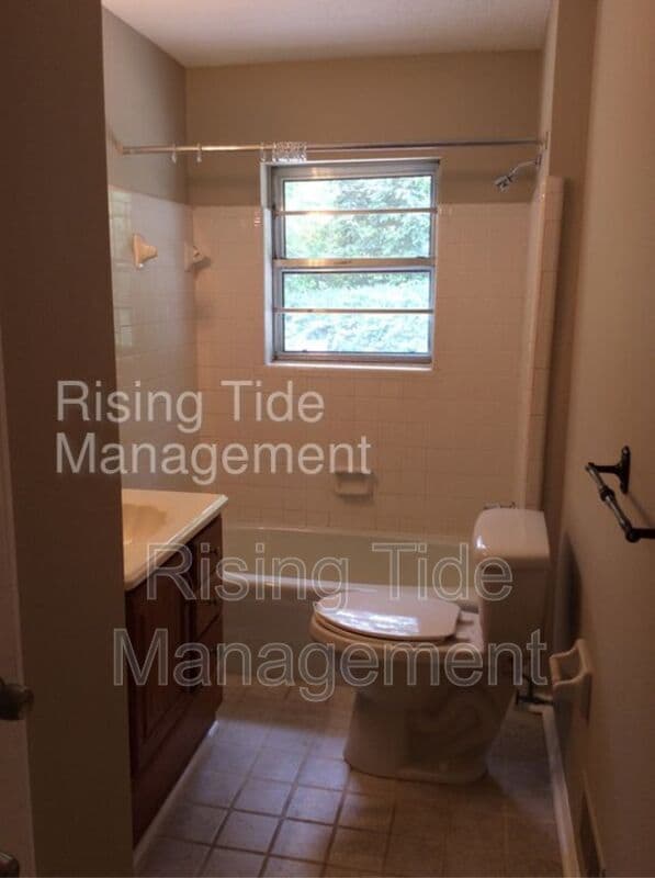 Photo - 1928 Poplar Dr