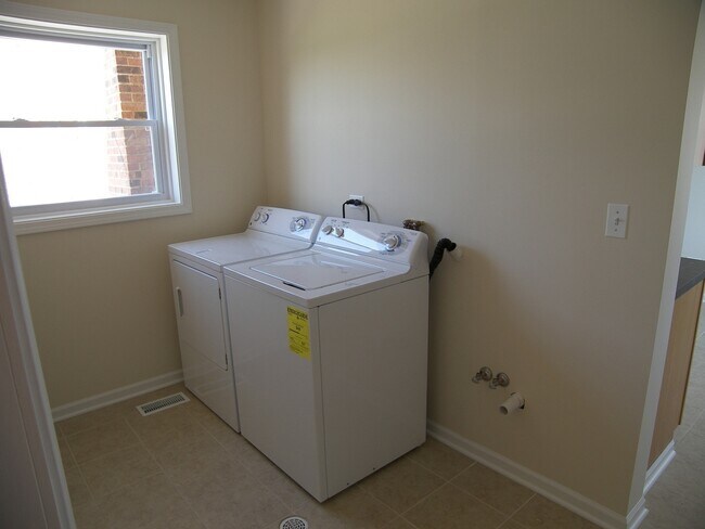In Unit Washer/Dryer - 1536 S Mannheim Rd Unit 2
