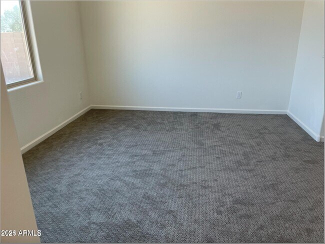 815 W Nova Pl