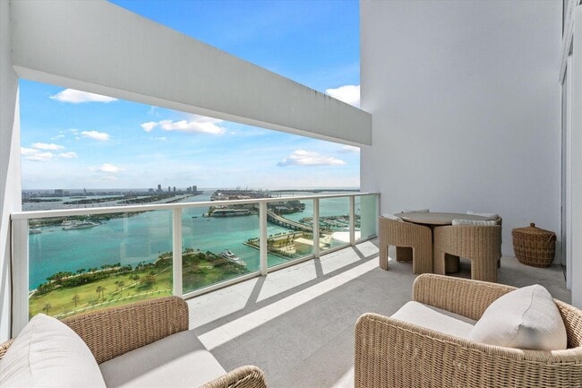 Building Photo - 1040 Biscayne Blvd Unit 4002