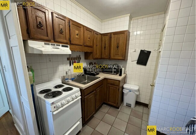 Photo - 910 Beacon St Unit 4