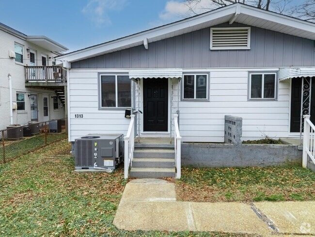Building Photo - 1313 Wallace St Rental