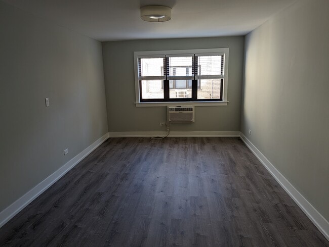 Photo - 503 W Barry Ave