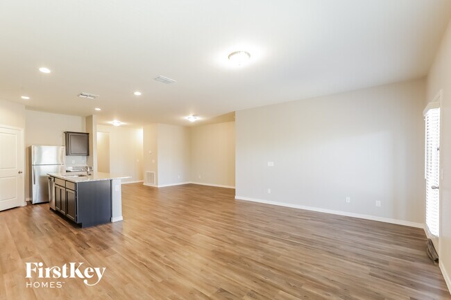 Photo - 296 W Powell Dr