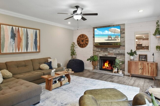 Photo - Dog Friendly Four Bedroom with Bonus!