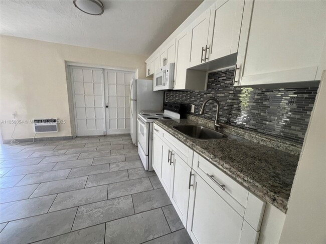 Building Photo - 2760 SW 2nd St Rental