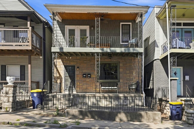 Photo - 556 Harrison St