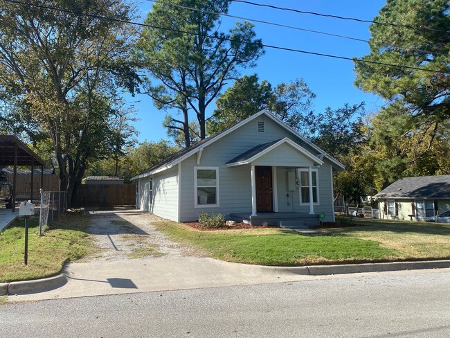 Photo - 309 Hobson St