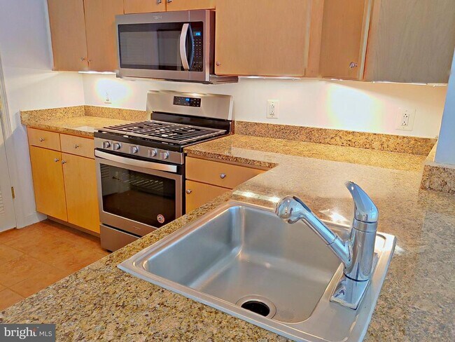 Photo - 631 D St NW Unidad 1027