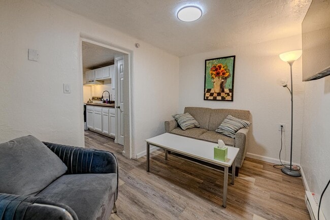 Photo - 704 Pacific Ave SW