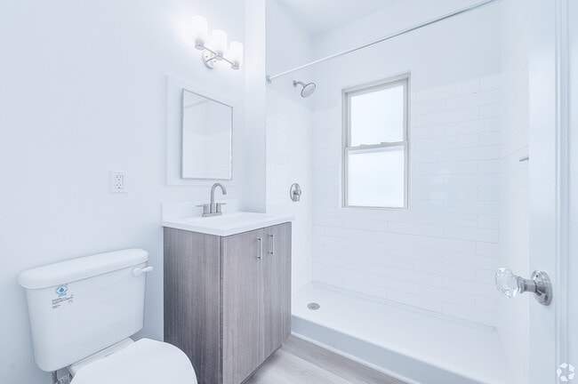 One Bedroom - Bathroom - Upper Floors