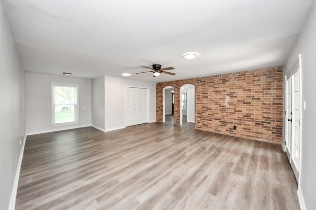 Photo - 3923 Cypress Lake Dr