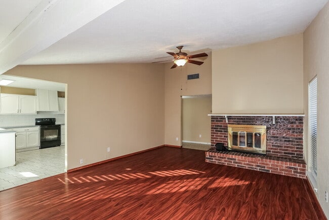 Photo - 1913 Sandra Ln