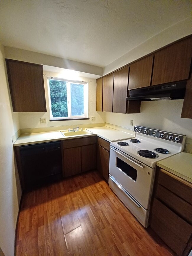 Photo - Gama08~1232 W 8th Ave. Unidad 4