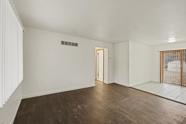 Photo - MOVE IN SPECIAL!!! - 1/2 OFF FIRST MONTH'S RENT