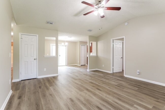 Photo - 1988 Ashton St