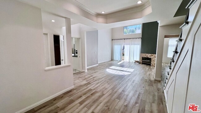 Photo - 5420 Sylmar Ave
