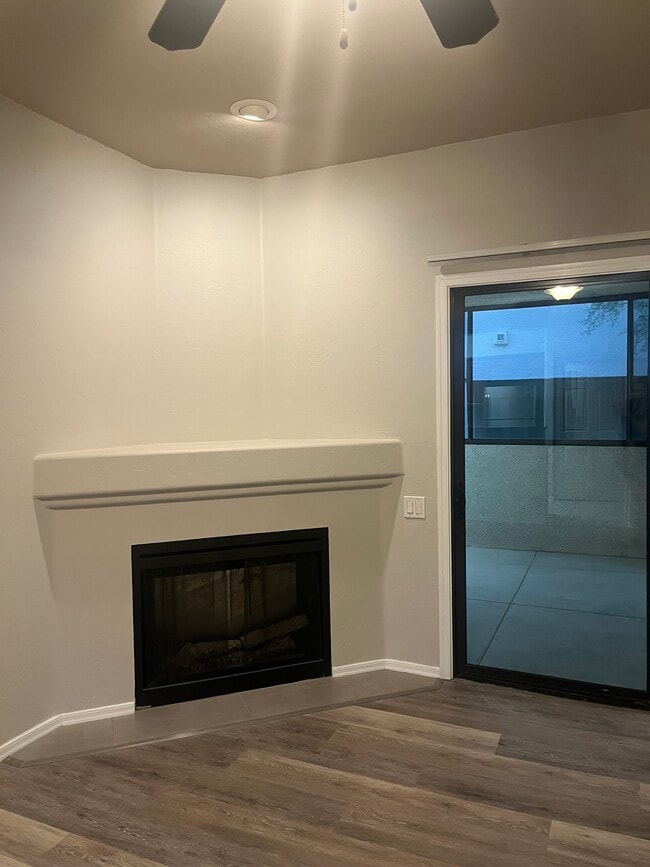 Building Photo - 2550 E River Rd Unit 4205 Rental