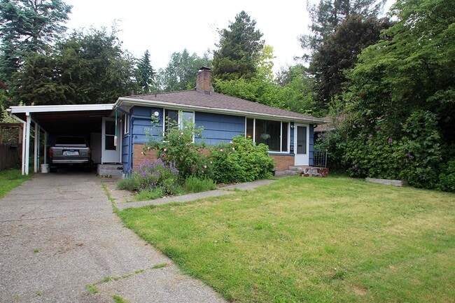 Building Photo - CHARMING 2 BED WEDGWOOD HOME W WOOD FLOORS, LARGE SHED, & LARGE LOT!